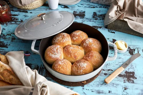 Vista 2 de staub Braiser 40501-484 - Sartén para saltear Campagne, 9.4 pulgadas (9.4 in), ambas manos, olla esmaltada fundida, tipo poco profundo, Sukiyaki