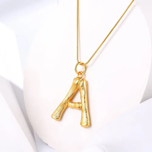 Vista 5 de FOCALOOK Collar de bambú chapado en oro de 18 quilates con dije de nombre inicial para mujer, collar grande con dije de letra de bambú