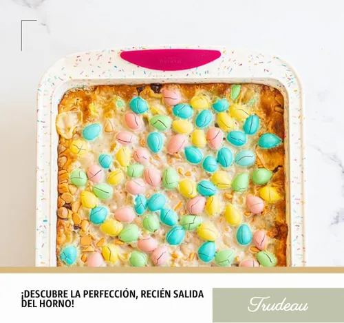 Vista 6 de Trudeau Bandeja para Pastel Confeti de Silicona de 8x8 Pulgadas – Híbrido Reforzado de Silicona Flexible y Forro Duro para Estabilidad
