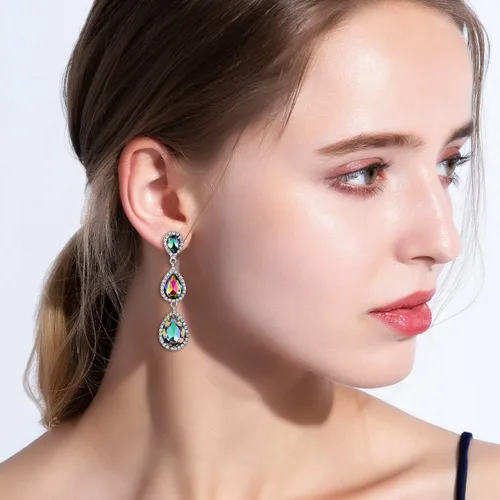 Vista 135 de EleQueen Pendientes de cristal austriaco en tono dorado para mujer, forma de pera de 2.5 pulgadas, color esmeralda