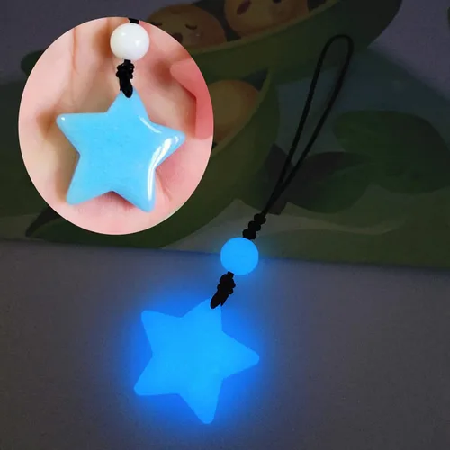 Vista 2 de hejhncii Llavero de estrella luminosa colgante de bolso de moda unisex llavero colgante colgante de pareja brillante en la oscuridad, BL