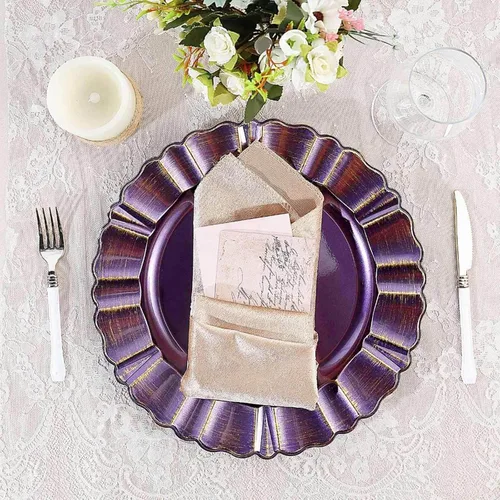 Vista 15 de Efavormart Paquete de 6 Cargadores de Platos de Cena de Plástico Acrílico Beige de 13" con Borde Festoneado Ondulado Cepillado en Dorado