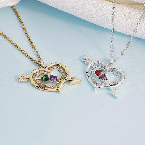 Vista 4 de Joyería personalizada con corazón de flecha para parejas con collar de piedra natal, hecha a medida con nombre para mujer