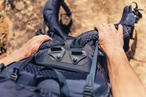 Vista 8 de Gregory Baltoro 65L Pro Mochila de Senderismo Unisex con Suspensión FreeFloat, Panel Trasero Transpirable AirCushion, Talla S, Rojo Ladrillo