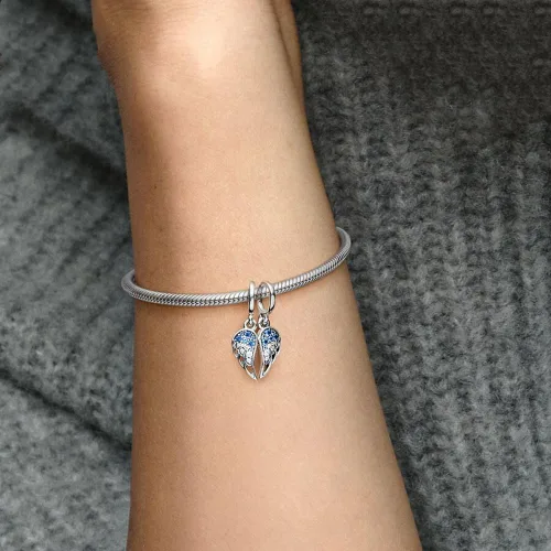 Vista 4 de Bellestory - Alas de ángel brillantes con dije de plata de ley con forma de corazón de cristal para mujer