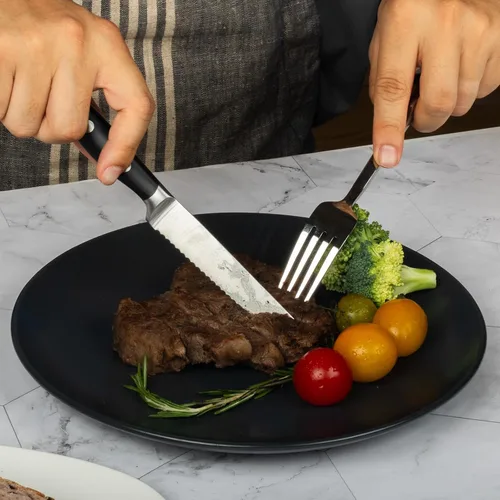 Vista 6 de Alata Juego de cuchillos para carne de 8 piezas, 4.7 pulgadas con borde dentado, cuchillos afilados para cena, construcción de espiga completa Negro