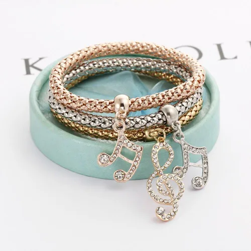 Vista 3 de Juego de 3 pulseras elásticas multicapa con forma de mariposa, corazón y llave, corona, pulseras de abalorios de cristal, pulsera de oro, plataoro
