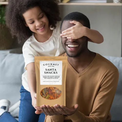 Vista 4 de Mezcla de frutos secos gourmet de Santa Snacks – Mezcla de aperitivos picantes de primera calidad para hombres y mujeres – Divertidas cestas