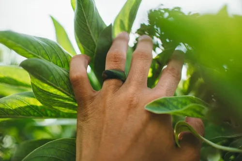 Vista 19 de QALO - Colección de anillos de silicona clásicos para hombre