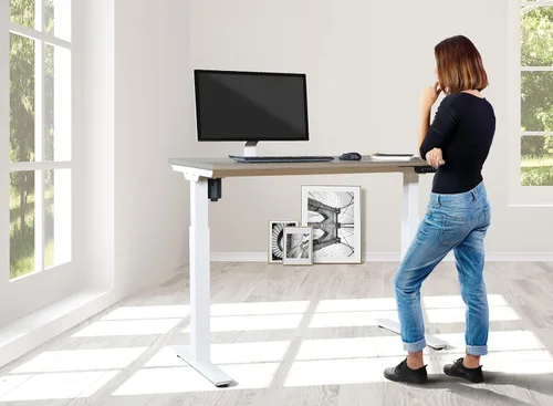Vista 2 de Office Star Prado - Mesa motorizada de altura ajustable de 4 pies con control de memoria programable de 4 posiciones, parte superior de nogal urbano