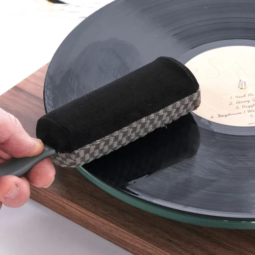 Vista 6 de MusicNomad Next Level 6 'n 1 Kit de limpieza y cuidado de discos de vinilo (MN890) Includes Large 120 mL Cleaner, Clean/Dry/Dust Brush, Stylus