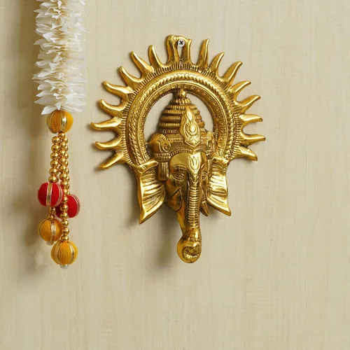 Vista 8 de eCraftIndia Golden Lord Ganesha con sol decorativo de metal para colgar en la pared, decoración del hogar, templo de Pooja Room y regalo
