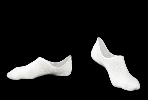 Vista 3 de IDEGG Calcetines invisibles para mujeres y hombres, 12 pares de calcetines atléticos antideslizantes de corte bajo casuales con antideslizantes