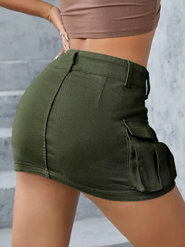 Vista 2 de WDIRARA Minifalda de mezclilla tipo cargo con botones y cintura baja para mujer con bolsillo