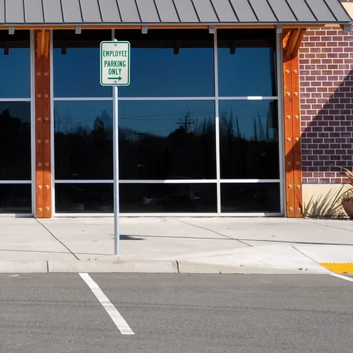 Vista 3 de SmartSign Letrero de metal "Employee Parking Only" de 18 x 12 pulgadas con flecha derecha, aluminio laminado inoxidable de 63 mil, verde y blanco