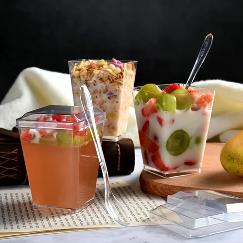 Vista 3 de Paquete de 100 mini tazas y cucharas cuadradas de postre de 3 onzas, tazas transparentes para parfait, aperitivo, pudín, pequeños vasos de plástico