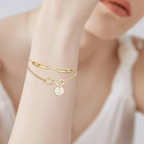 Vista 4 de Pulseras de oro con inicial para mujer, delicadas pulseras de oro de 14 quilates, con cadena de clip y letra inicial, 26 cuentas de disco