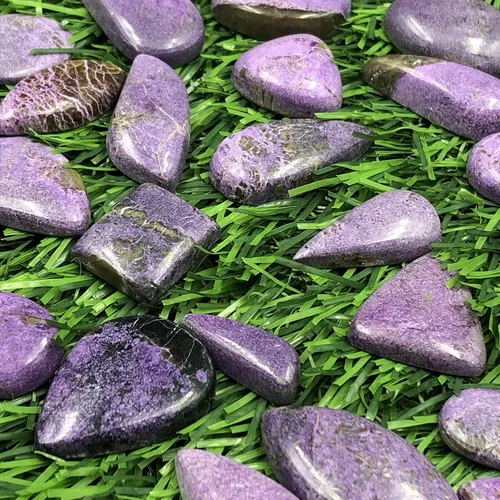 Vista 6 de Lote de cabujón suelto de piedras preciosas puritas moradas naturales de 100 unidades para la fabricación de joyas, 3-4 unidades., Gema, Purpurita