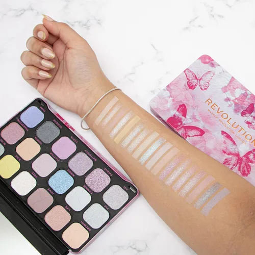 Vista 3 de Makeup Revolution Butterfly Forever - Paleta de sombras impecables, paleta de sombras de ojos, crea un aspecto de maquillaje de ojos de larga