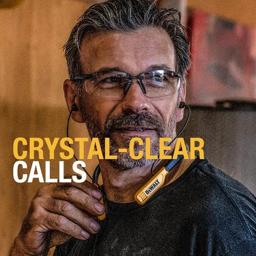 Vista 4 de DEWALT Auriculares inalámbricos Bluetooth con banda para el cuello y cargador rápido de coche de 60 W de 4 puertos