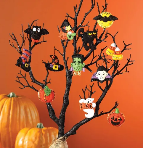 Vista 2 de Bucilla Kit de adornos de fieltro para Halloween (talla 2 de 2.5 pulgadas), negro, juego de 12, 6