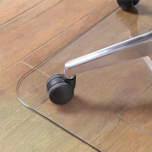 Vista 2 de Lorell Tapete para silla de vidrio templado con labio, 36 x 48 pulgadas, transparente, 1 unidad