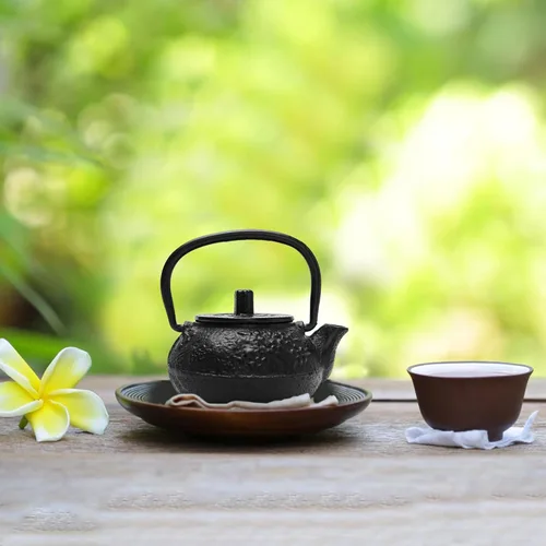 Vista 8 de Mini tetera de hierro fundido de 1.7 onzas líquidas, tetera japonesa de imitación con mango de cobre y haz de raíz de bambú, perfecta