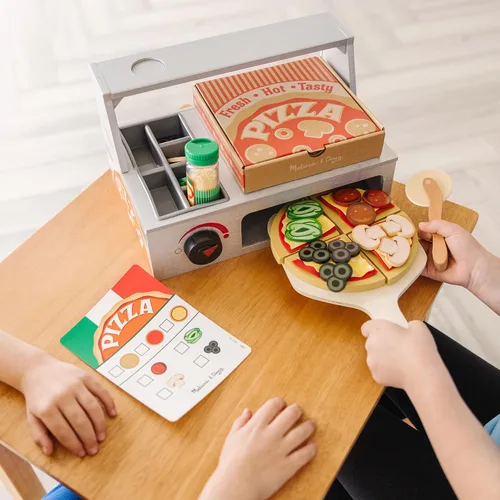 Vista 2 de Melissa & Doug - Juego de pizza de madera Top & Bake con comida de juguete (41 piezas) Juguete de preescolar, juego de comida de madera
