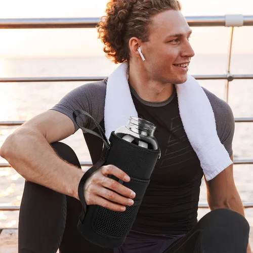 Vista 5 de Botella de agua de vidrio de borosilicato para deportes de 48 onzas, con tapa de bambú y funda de neopreno