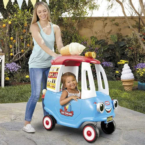 Vista 5 de Little Tikes acogedor camión de helado, cupé con paseo, auto impulsado por niños y padres, música de camiones, incluyendo accesorios - Regalo
