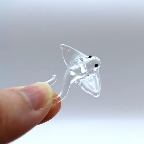 Vista 6 de Manta Ray - Figura pequeña de cristal en miniatura – Animal de vidrio soplado hecho a mano de 1 pulgada – Bonita decoración del océano – Regalo