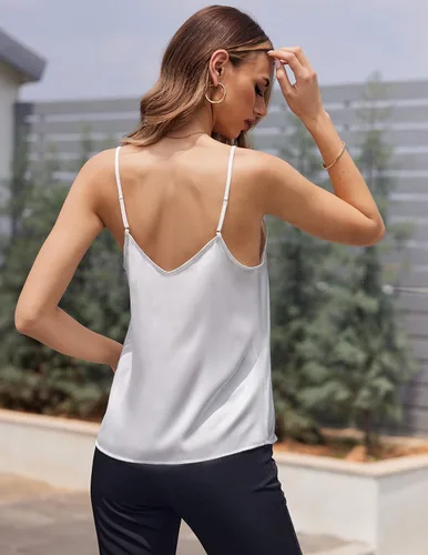 Vista 4 de Ekouaer Pijama de satén de seda de encaje para mujer, camiseta sin mangas con cuello en V, suave tirantes delgados, ropa de dormir holgada, tallas