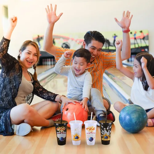 Vista 4 de 12 vasos de plástico para suministros de fiesta de cumpleaños de bolos, 24 onzas, vaso de bolos reutilizable con tapas y popotes
