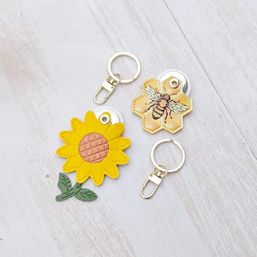 Vista 26 de CATCH ON Paquete de 2 fundas de cuero para Airtag para llavero, bonitos accesorios Kawaii adecuados para Airtag