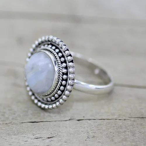 Vista 3 de NOVICA Rainbow Moonstone - Anillo de cóctel de plata de ley 925 con diseño de arcoíris