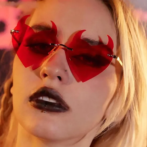 Vista 5 de Conjunto de disfraz de demonio de Halloween, diadema de cuernos de diablo y cola de diablo y cuernos de diablo, lentes de sol de corazón