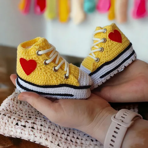 Vista 2 de Handmade Yellow Crochet Baby Sneakers Booties, Unique Gender-Neutral Newborn Socks, Customizable Baby Shower Gift, Custom Baby Gifts, Baby Girl/Boy