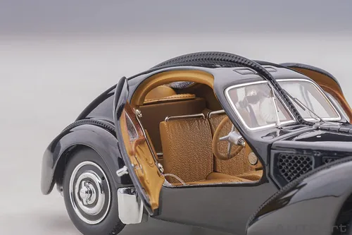 Vista 13 de Auto Art Models 1938 Bugatti Type 57SC Atlantic con ruedas de disco negro 1/43 modelo de auto fundido a presión por AUTOart 50946