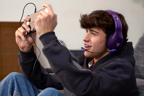 Vista 9 de Turtle Beach Airlite Fit Wired Gaming Headset: Officially Licensed for Nintendo Switch, Nintendo Switch Lite & OLED Model - Flip-to-Mute Mic