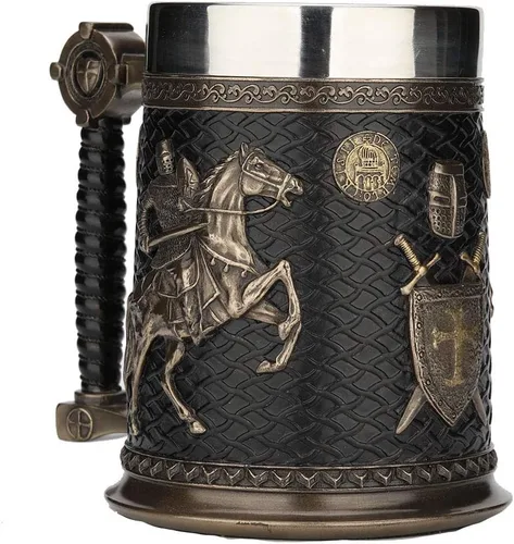 Vista 4 de Veronese Design 5.75 pulgadas 0.5 L Crusader And Saladin Templar Sigil Beer Stein con vaso de acero inoxidable escultura taza estatuilla taza
