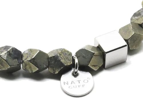Vista 2 de Nato Cuff - Pulsera de cuentas de piedras preciosas facetadas de pirita, hecha a mano en Francia, joyería para hombres y mujeres