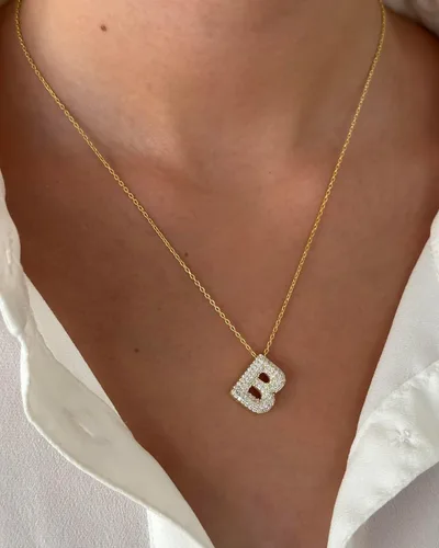 Vista 4 de Elizz Jewels Collar con inicial de letra CZ de burbuja, dije con nombre con dije del alfabeto, collar de globo de circonita cúbica brillante