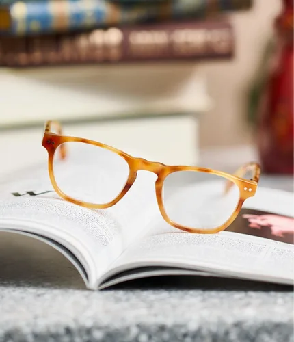 Vista 5 de eyebobs - Old Sport Gafas de lectura prémium para hombres y mujeres Marco rectangular Disponible en 0x - 4.0x