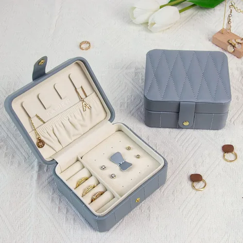 Vista 7 de KAMIER Organizador de joyas de viaje, cajas de joyería portátiles de cuero acolchado con diamantes para mujeres y niñas, organizador pequeño