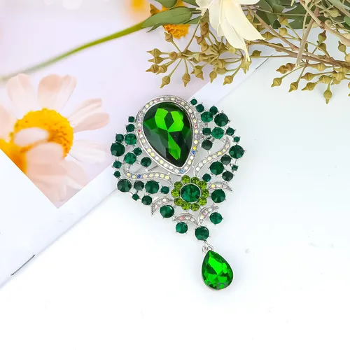 Vista 5 de Casoty Broches para mujer, broche de diamantes de imitación verdes, broches de flores de cristal vintage, pines vintage para mujeres y niñas