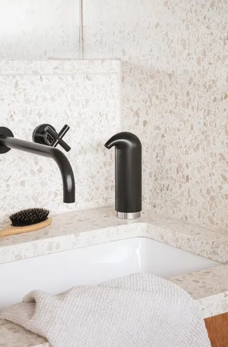Vista 3 de Eva Solo Dispensador de jabón líquido Dispensador decorativo de silicona suave Diseño y funcionalidad daneses Negro