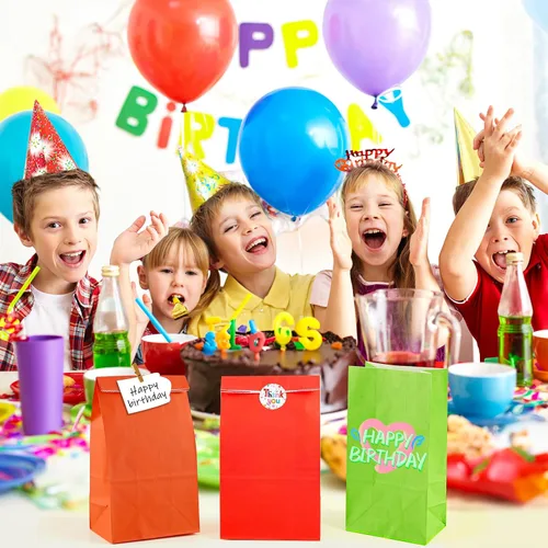 Vista 3 de CGHHUI 24 bolsas de regalo de papel kraft, 8 pequeñas bolsas de papel de colores, bolsas de regalo para cumpleaños, Navidad, fiesta, boda, baby