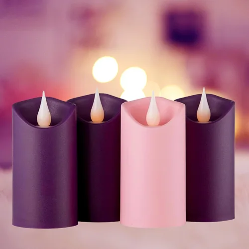 Vista 5 de Needzo Juego de velas de pilar de mesa sin llama, velas LED sin perfume, accesorios de corona de Navidad, decoración del hogar, paquete de 4