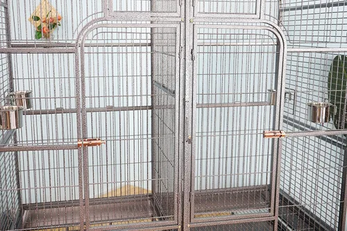 Vista 3 de Doble Jaula con Divisor Central para Pájaros Loro Pajarera de Dimensiones W64xD32xH73 Nueva