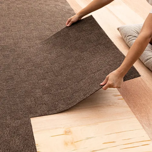 Vista 11 de Mohawk Home Baldosa de alfombra de 24" x 24" para interiores/exteriores, altura de pelo de 0.25", despegar y pegar, poliéster negro, (15 baldosas)